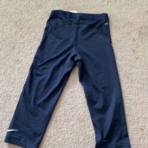 Women’s Nike PRO Dri-Fit Capri leggings - Picture 3 of 3